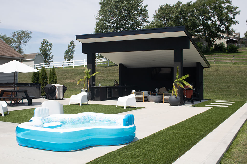 A Modern Backyard - marlin residence 1