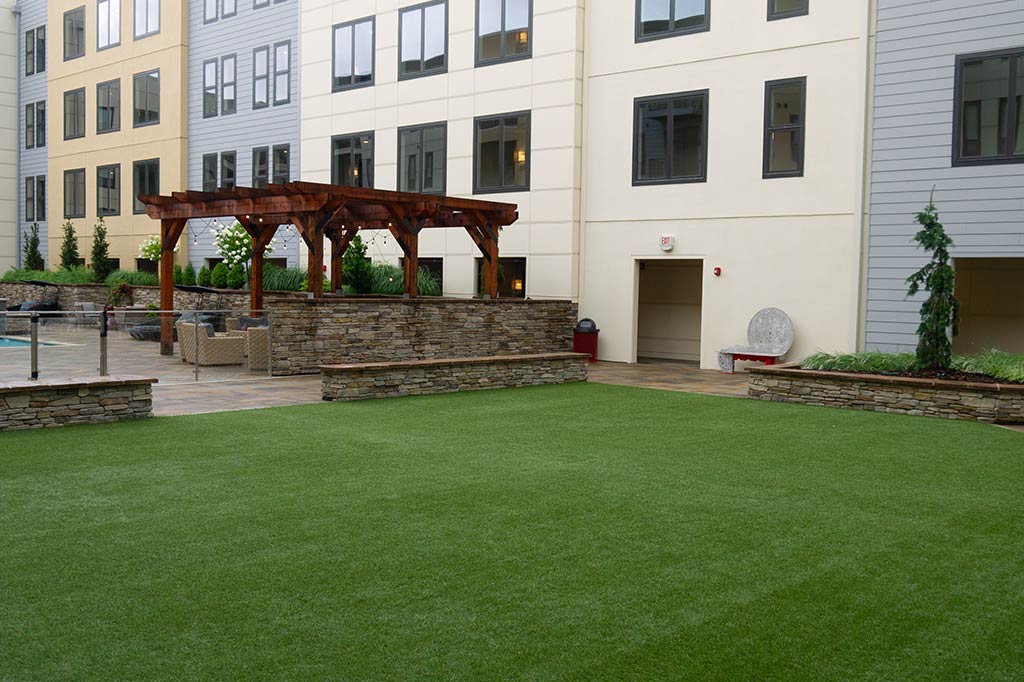 Red Apartments - Image 2